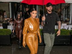 Tendencia moda mujer 2022 o como llevar latex como Kim