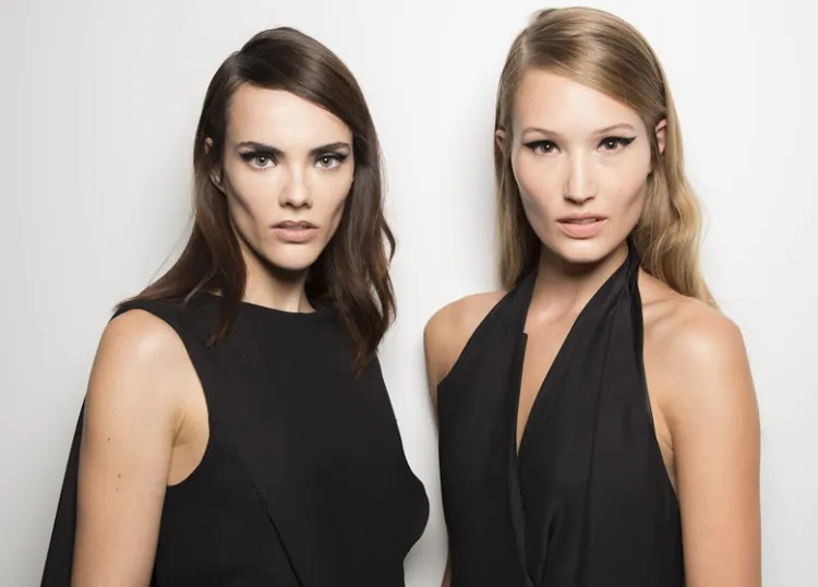 ¿Al centro o de lado? ¿Para qué lado se usa el pelo este año? 1 - 【MioEstilo】 orientación del cabello con raya en el centro o los lados en las tendencias de este año